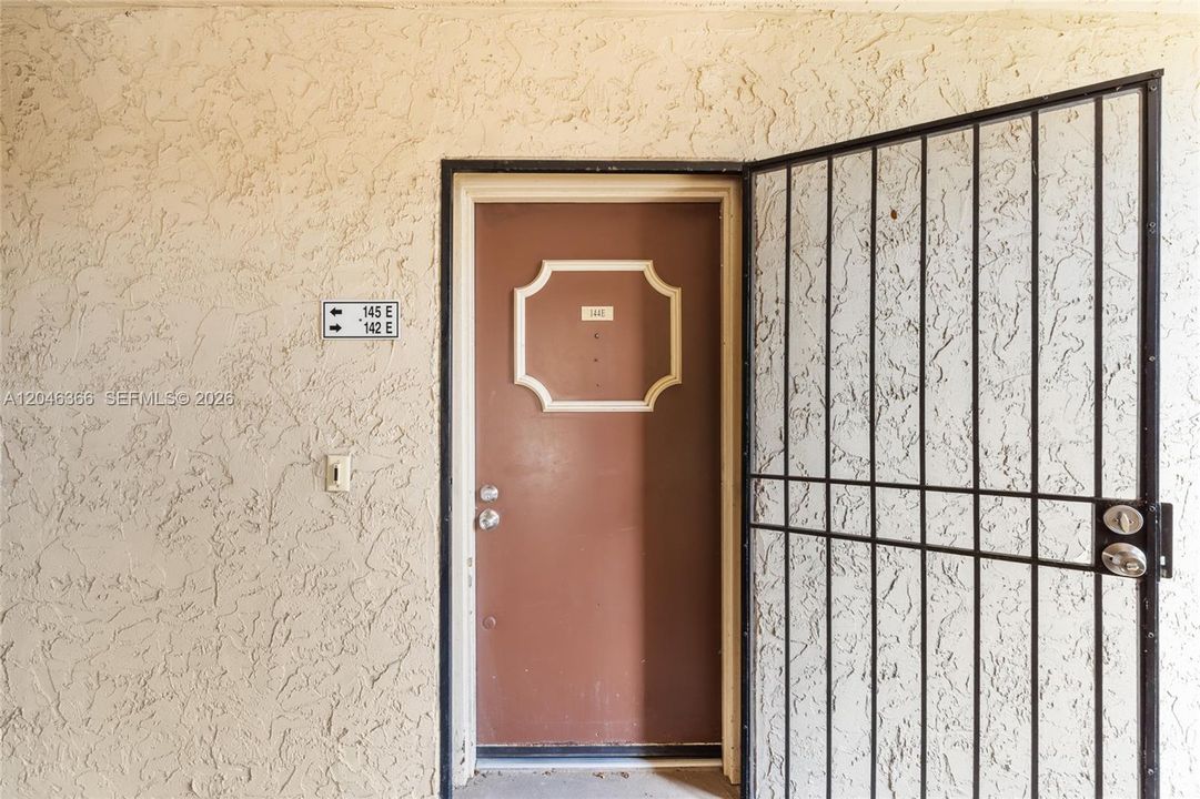 For Rent: $2,300 (2 beds, 2 baths, 1235 Square Feet)