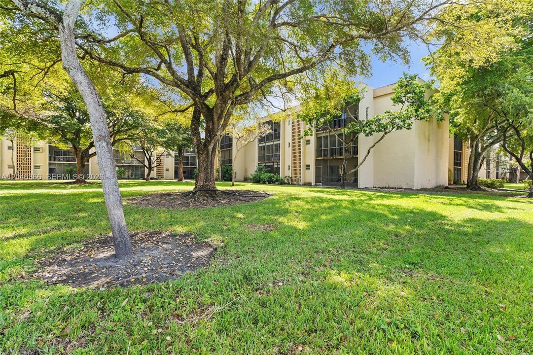 For Rent: $2,300 (2 beds, 2 baths, 1235 Square Feet)