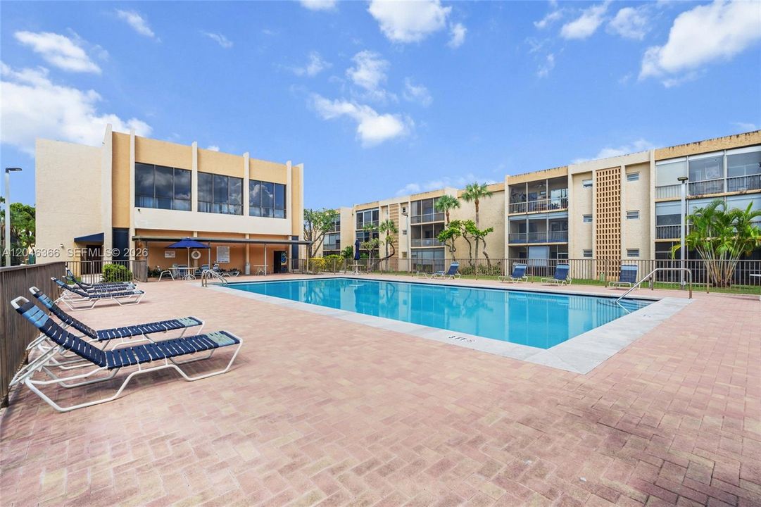 For Rent: $2,300 (2 beds, 2 baths, 1235 Square Feet)