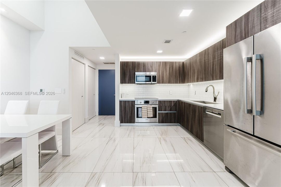For Rent: $3,500 (1 beds, 1 baths, 710 Square Feet)