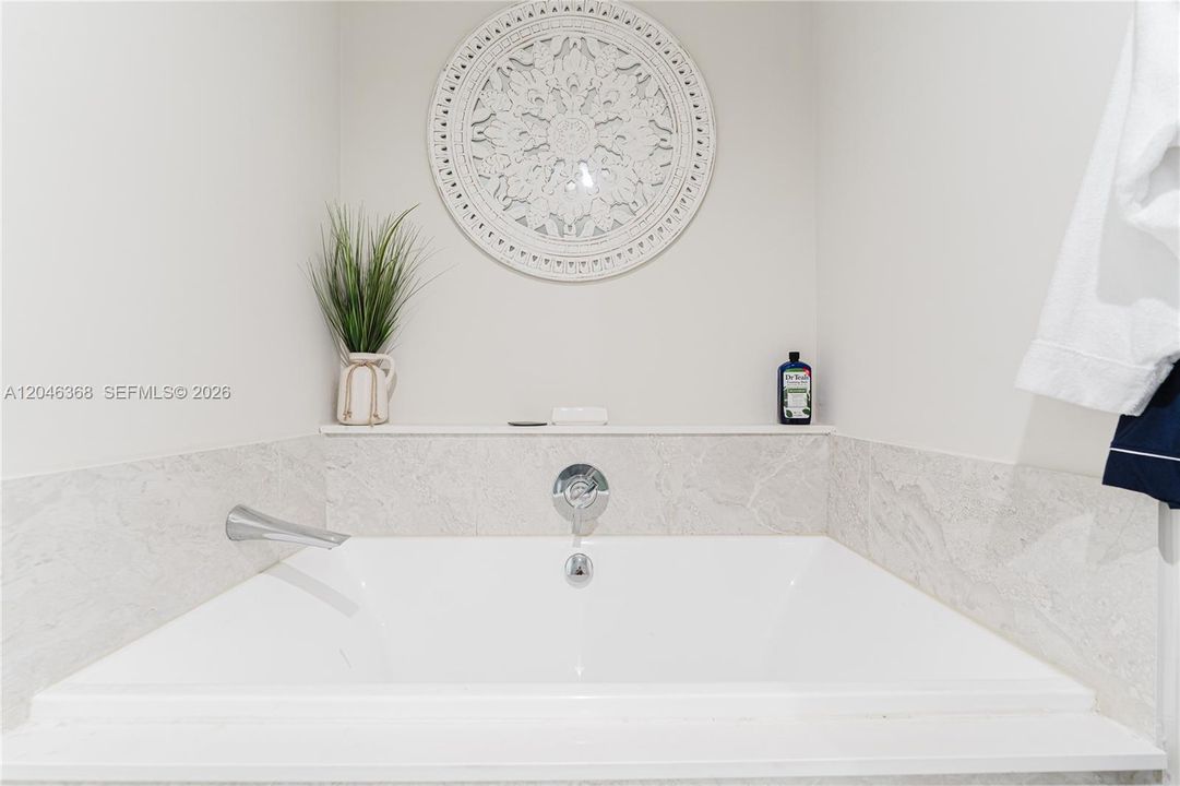 For Rent: $3,500 (1 beds, 1 baths, 710 Square Feet)