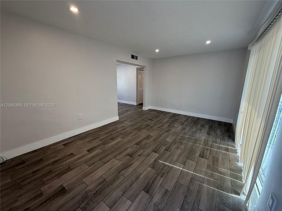 For Rent: $3,000 (3 beds, 2 baths, 2500 Square Feet)