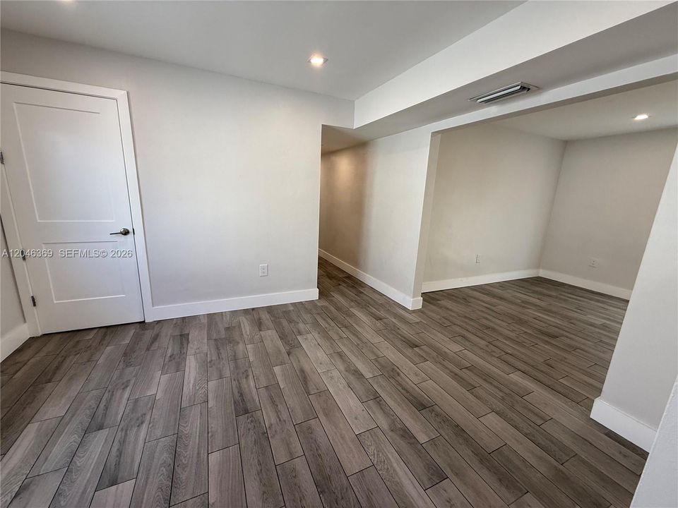For Rent: $3,000 (3 beds, 2 baths, 2500 Square Feet)