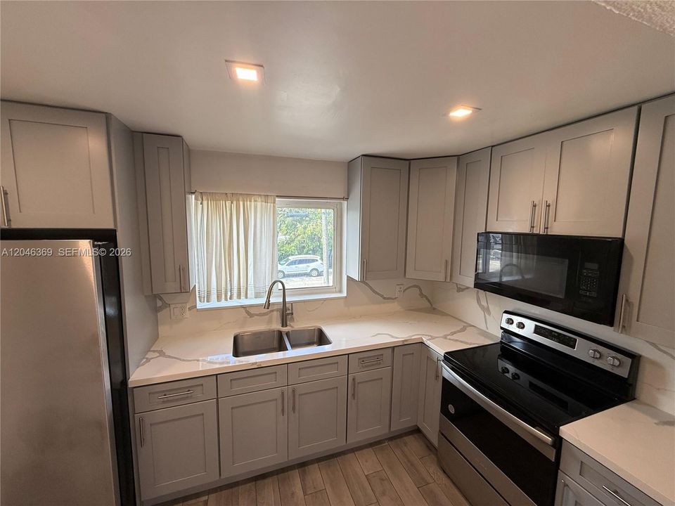 For Rent: $3,000 (3 beds, 2 baths, 2500 Square Feet)