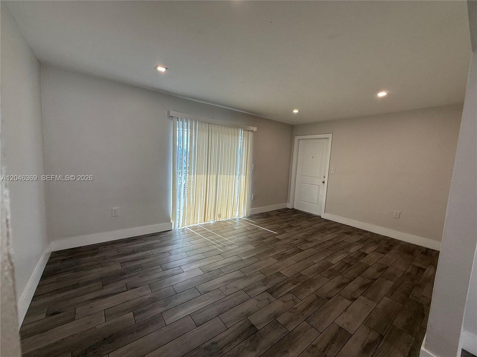 For Rent: $3,000 (3 beds, 2 baths, 2500 Square Feet)