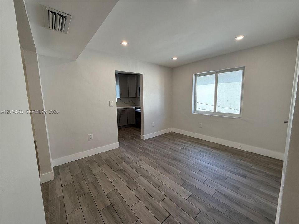For Rent: $3,000 (3 beds, 2 baths, 2500 Square Feet)