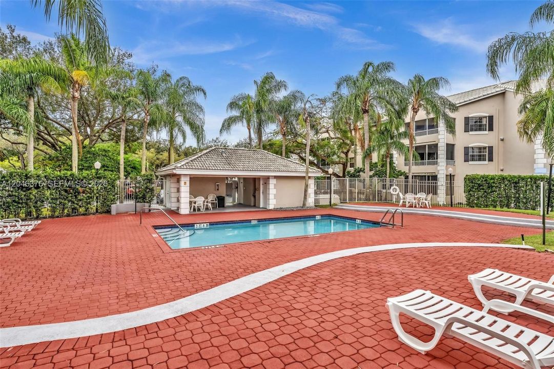 For Rent: $1,995 (1 beds, 1 baths, 860 Square Feet)