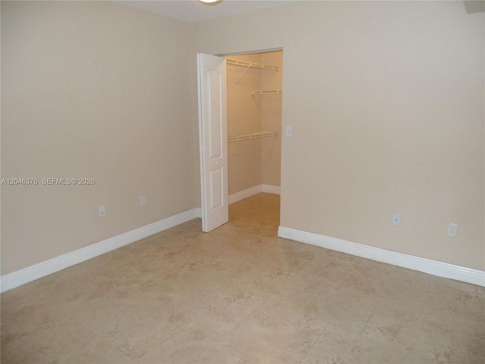 For Rent: $1,995 (1 beds, 1 baths, 860 Square Feet)