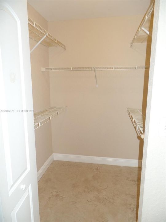 For Rent: $1,995 (1 beds, 1 baths, 860 Square Feet)