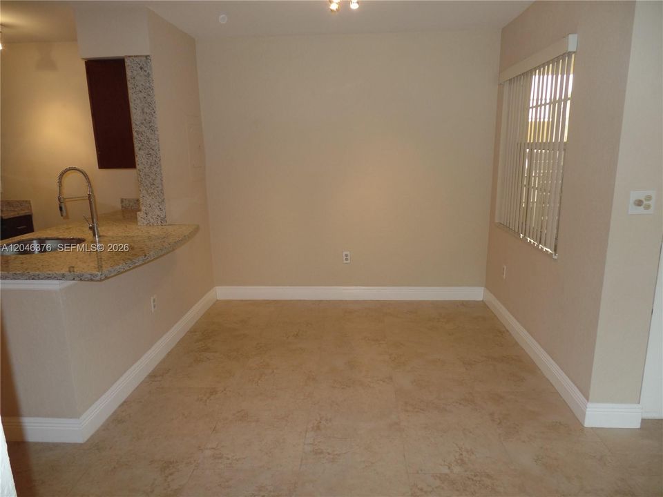 For Rent: $1,995 (1 beds, 1 baths, 860 Square Feet)