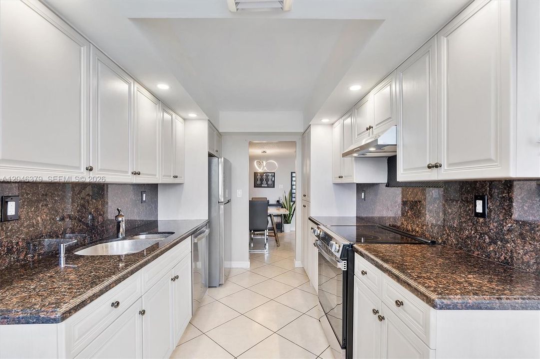 For Rent: $2,650 (2 beds, 2 baths, 1565 Square Feet)