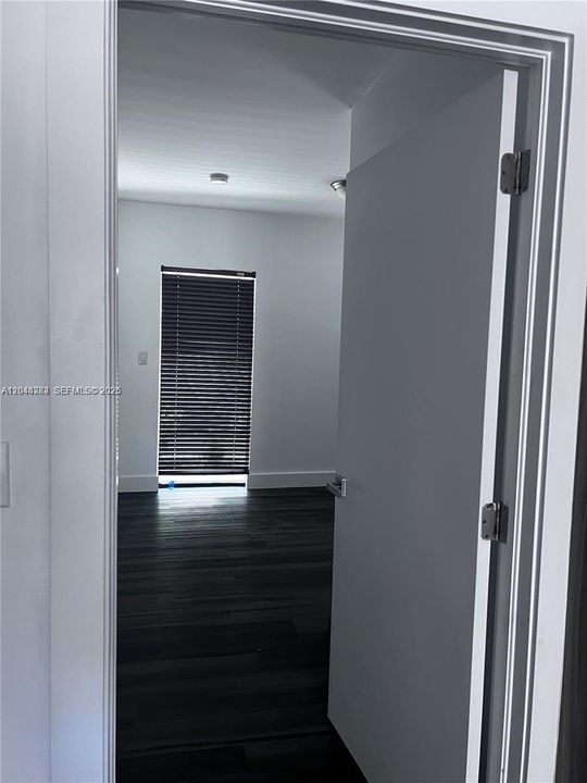 For Sale: $235,000 (1 beds, 1 baths, 426 Square Feet)