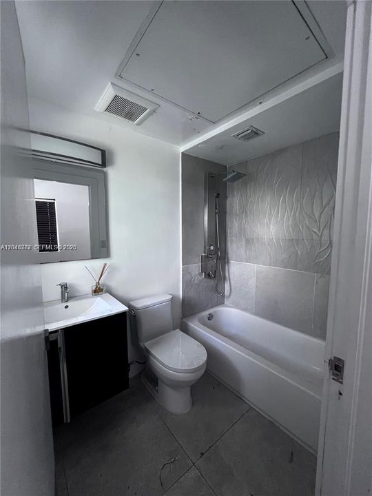 For Sale: $235,000 (1 beds, 1 baths, 426 Square Feet)
