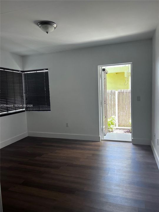 For Sale: $235,000 (1 beds, 1 baths, 426 Square Feet)