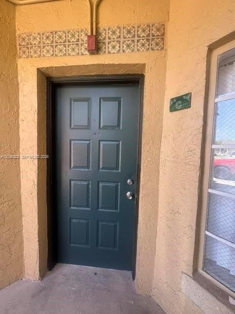 For Rent: $2,300 (2 beds, 2 baths, 1077 Square Feet)