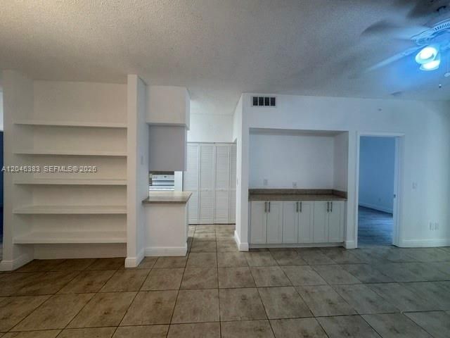 For Rent: $2,300 (2 beds, 2 baths, 1077 Square Feet)