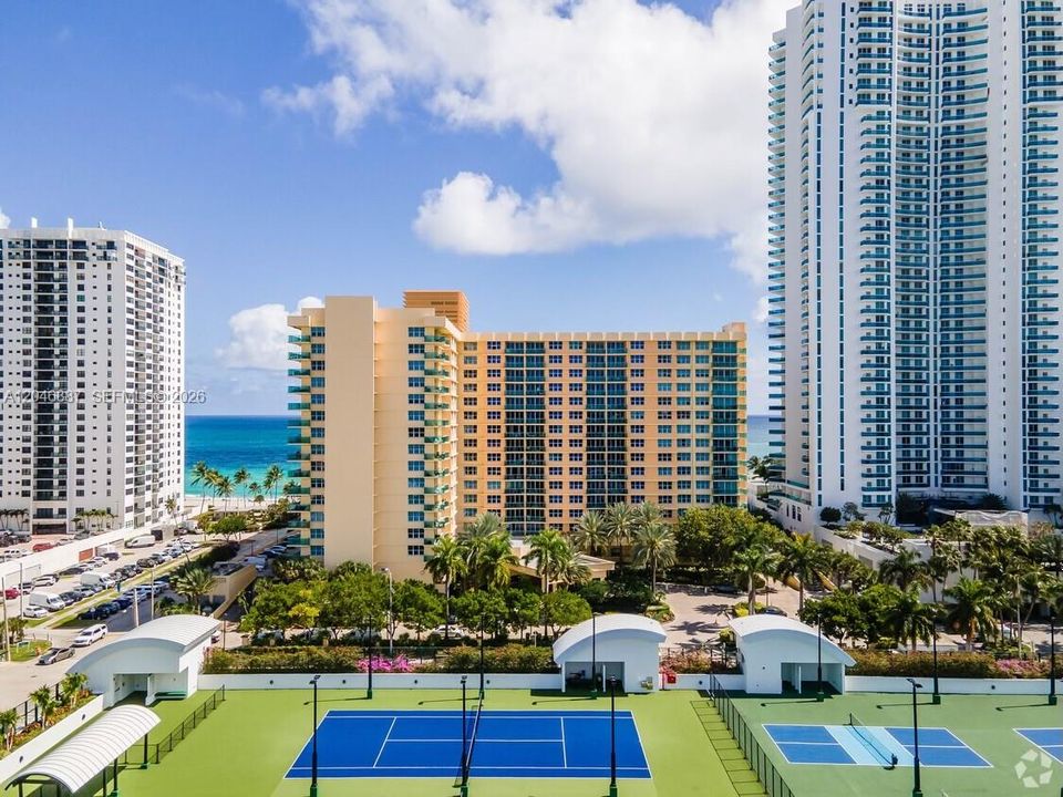 For Sale: $399,000 (1 beds, 1 baths, 745 Square Feet)