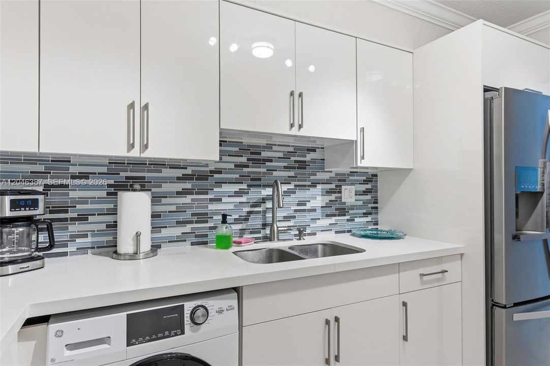 For Sale: $399,000 (1 beds, 1 baths, 745 Square Feet)