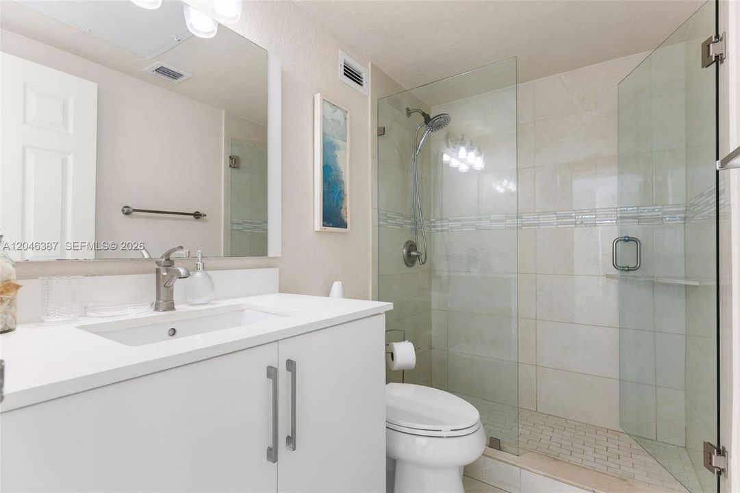 For Sale: $399,000 (1 beds, 1 baths, 745 Square Feet)