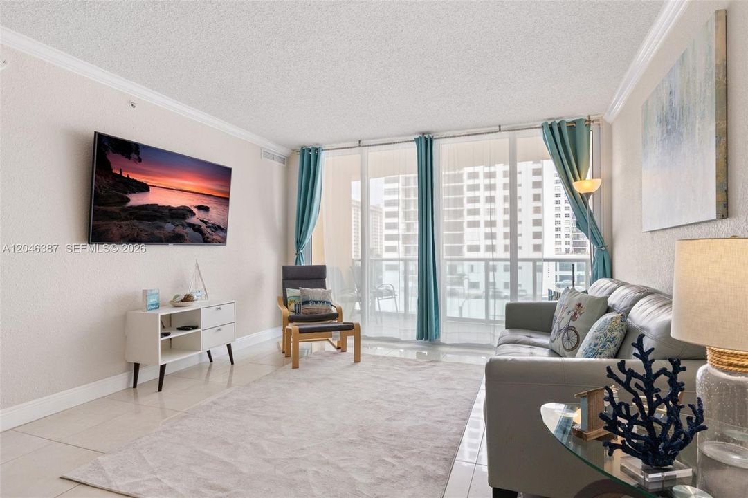 For Sale: $399,000 (1 beds, 1 baths, 745 Square Feet)