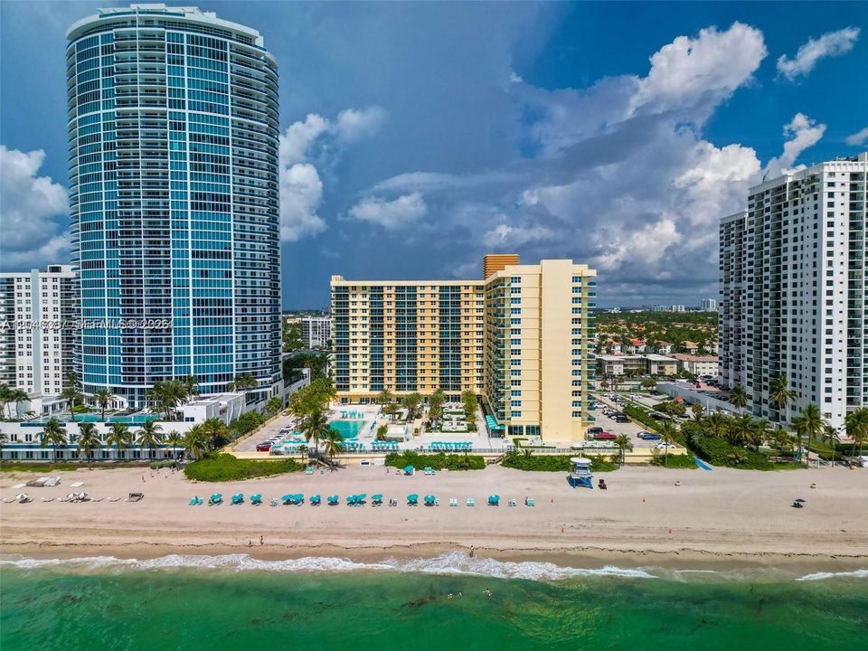 For Sale: $399,000 (1 beds, 1 baths, 745 Square Feet)