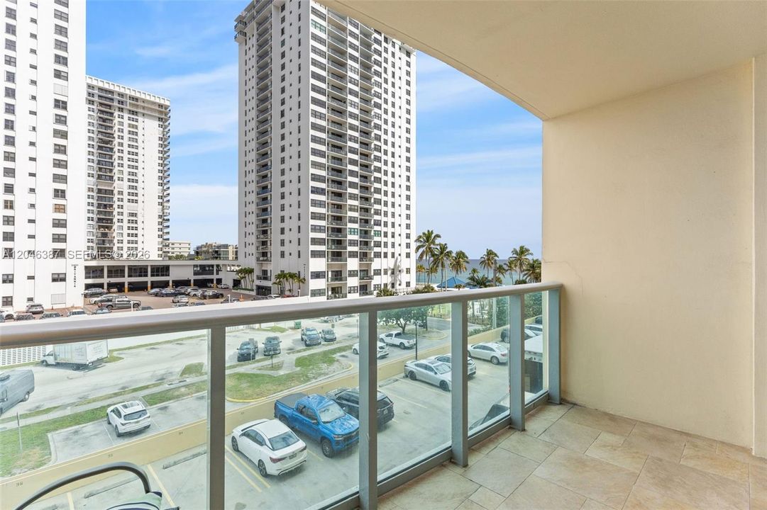 For Sale: $399,000 (1 beds, 1 baths, 745 Square Feet)