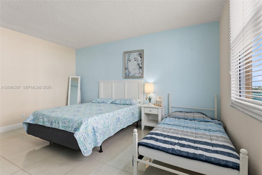 For Sale: $399,000 (1 beds, 1 baths, 745 Square Feet)