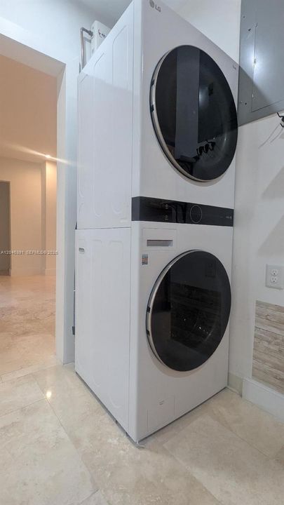 В аренду: $6,700 (3 спален, 3 ванн, 1649 Квадратных фут)