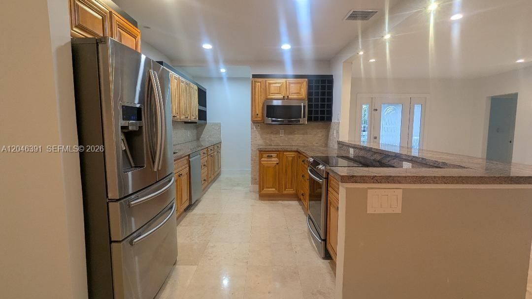 В аренду: $6,700 (3 спален, 3 ванн, 1649 Квадратных фут)
