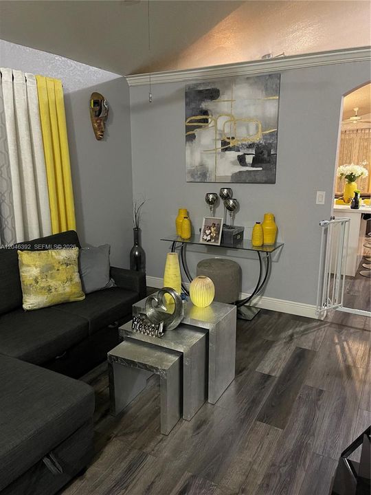 For Rent: $2,500 (2 beds, 2 baths, 1238 Square Feet)