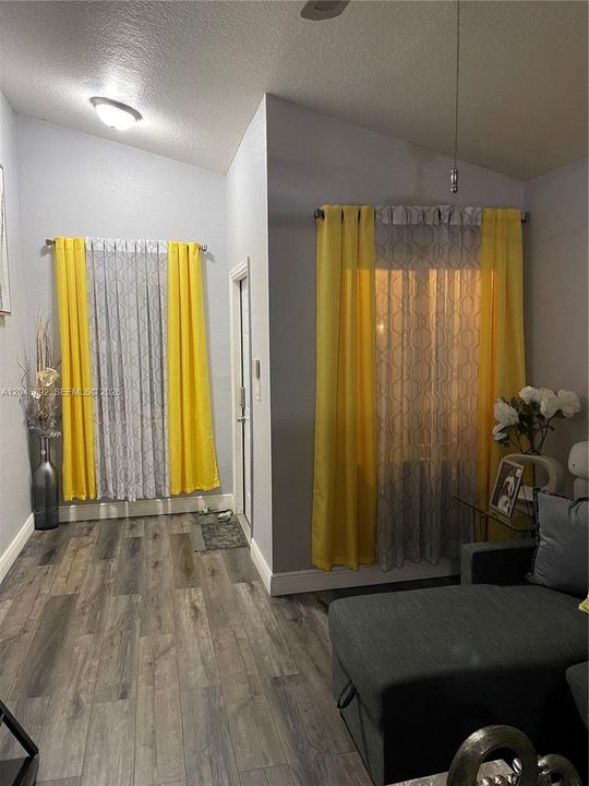 For Rent: $2,500 (2 beds, 2 baths, 1238 Square Feet)