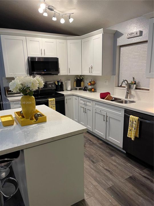 For Rent: $2,500 (2 beds, 2 baths, 1238 Square Feet)