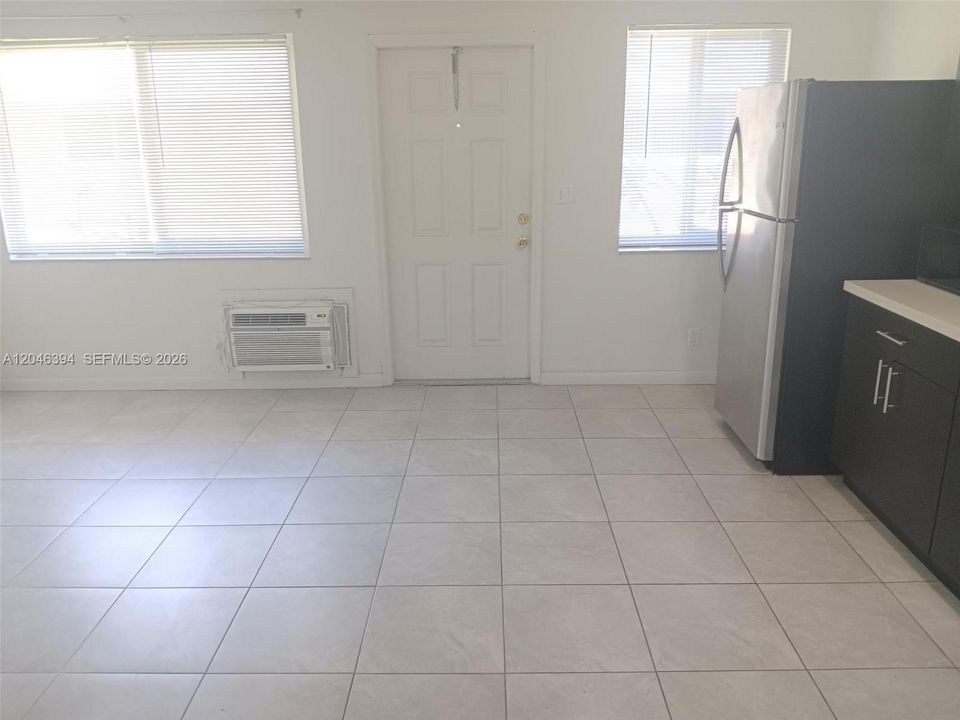 For Rent: $1,350 (1 beds, 1 baths, 500 Square Feet)