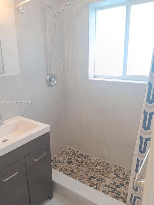 For Rent: $1,350 (1 beds, 1 baths, 500 Square Feet)