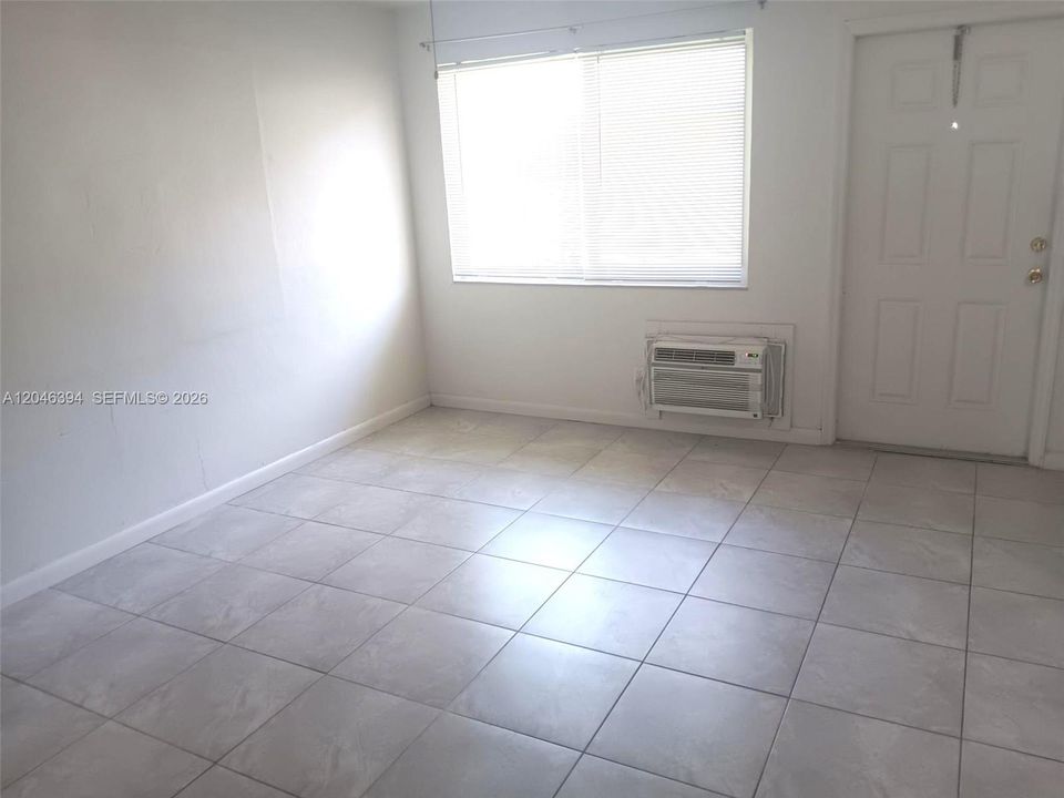For Rent: $1,350 (1 beds, 1 baths, 500 Square Feet)