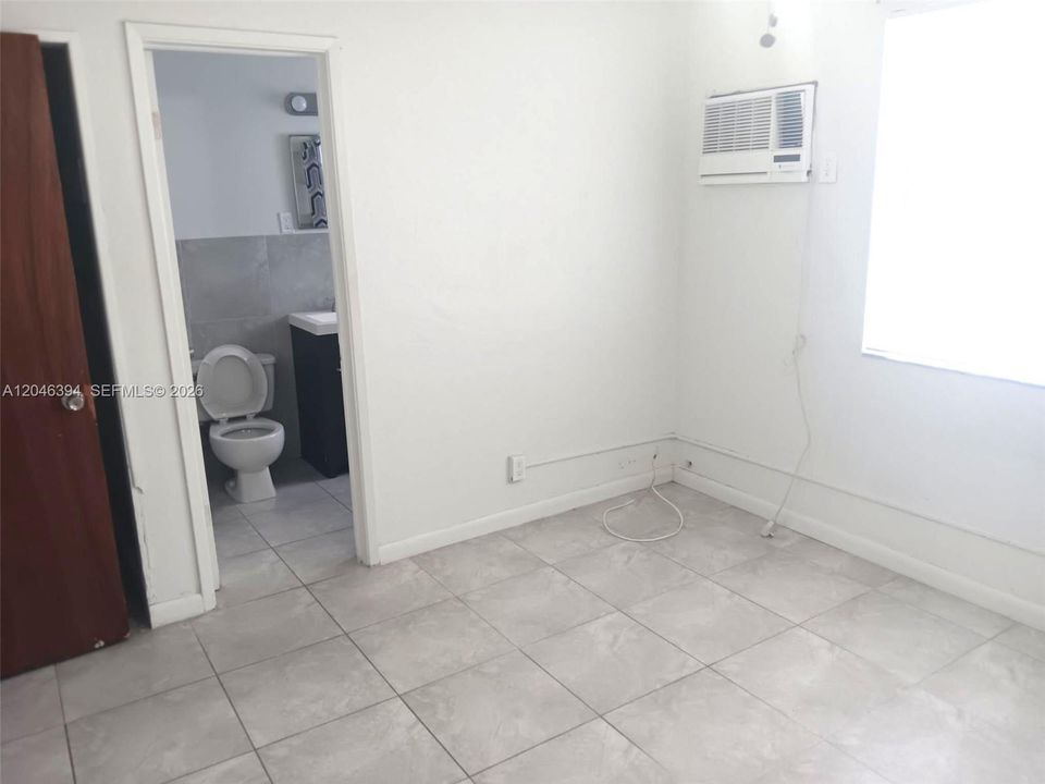For Rent: $1,350 (1 beds, 1 baths, 500 Square Feet)