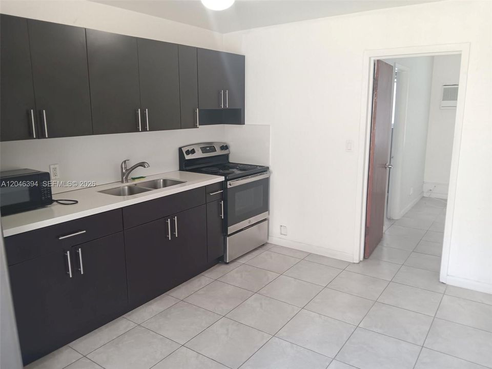 For Rent: $1,350 (1 beds, 1 baths, 500 Square Feet)