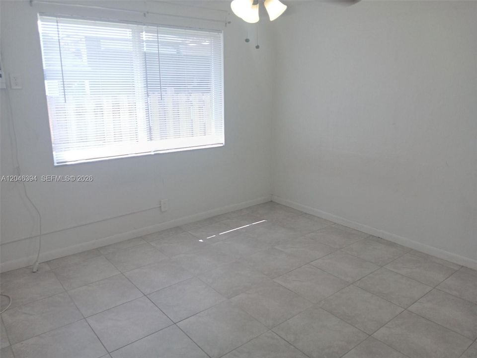 For Rent: $1,350 (1 beds, 1 baths, 500 Square Feet)