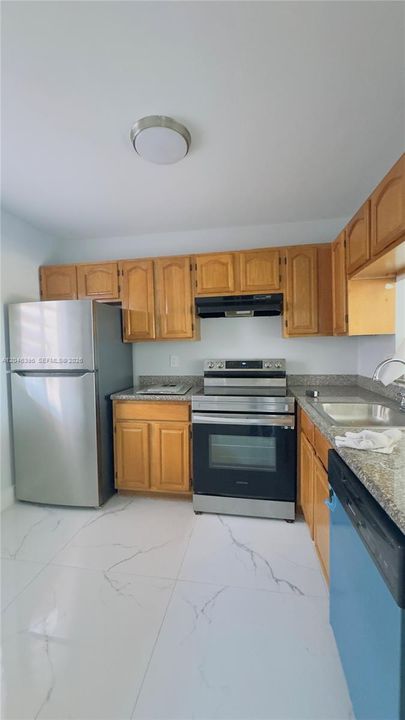 For Rent: $1,850 (2 beds, 2 baths, 800 Square Feet)
