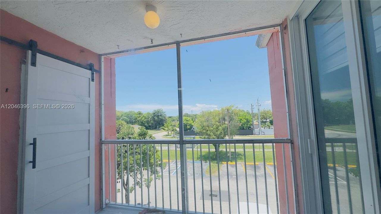 For Rent: $1,850 (2 beds, 2 baths, 800 Square Feet)