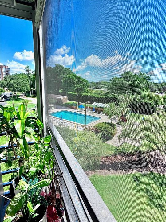 For Rent: $2,100 (2 beds, 2 baths, 980 Square Feet)