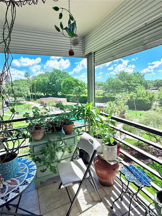 For Rent: $2,100 (2 beds, 2 baths, 980 Square Feet)