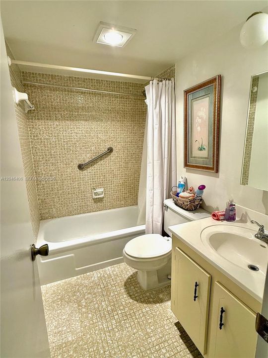 For Rent: $2,100 (2 beds, 2 baths, 980 Square Feet)
