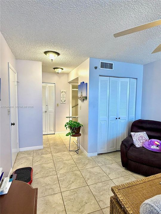 For Rent: $2,100 (2 beds, 2 baths, 980 Square Feet)