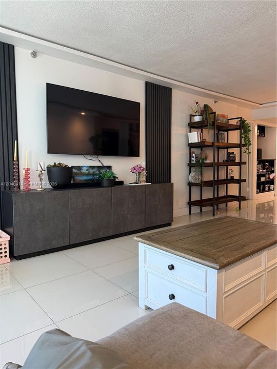 For Rent: $6,000 (3 beds, 3 baths, 1739 Square Feet)