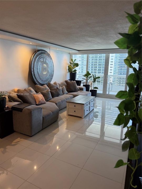 For Rent: $6,000 (3 beds, 3 baths, 1739 Square Feet)