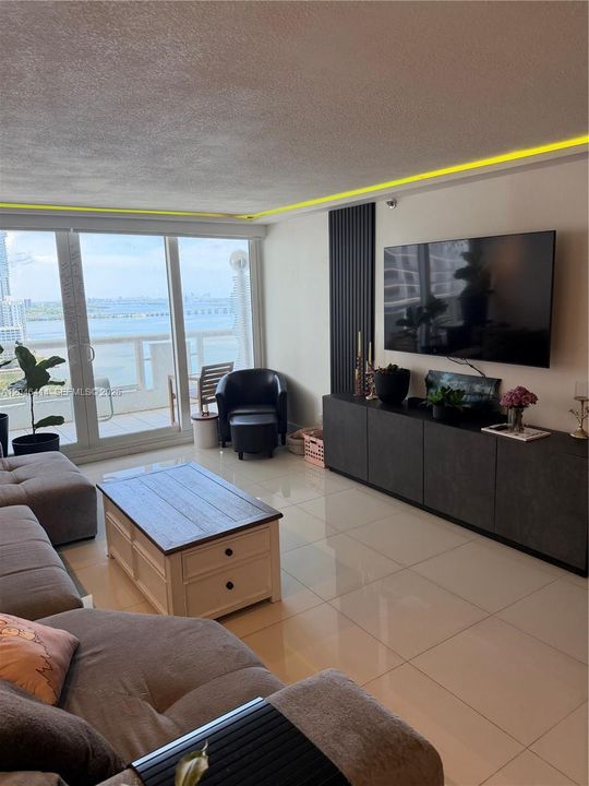 For Rent: $6,000 (3 beds, 3 baths, 1739 Square Feet)