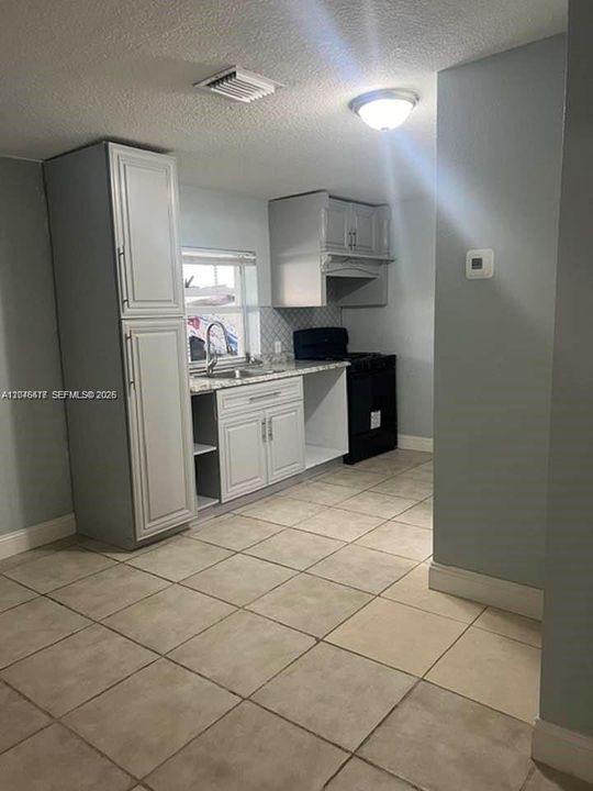 For Rent: $1,800 (2 beds, 1 baths, 1520 Square Feet)