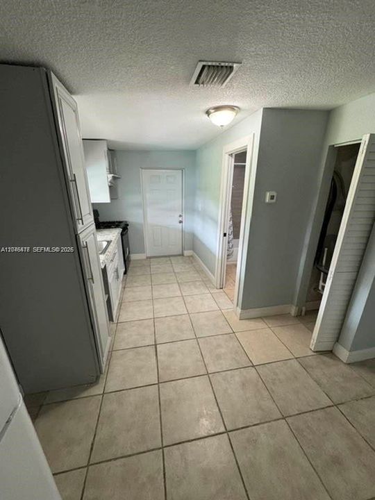 For Rent: $1,800 (2 beds, 1 baths, 1520 Square Feet)