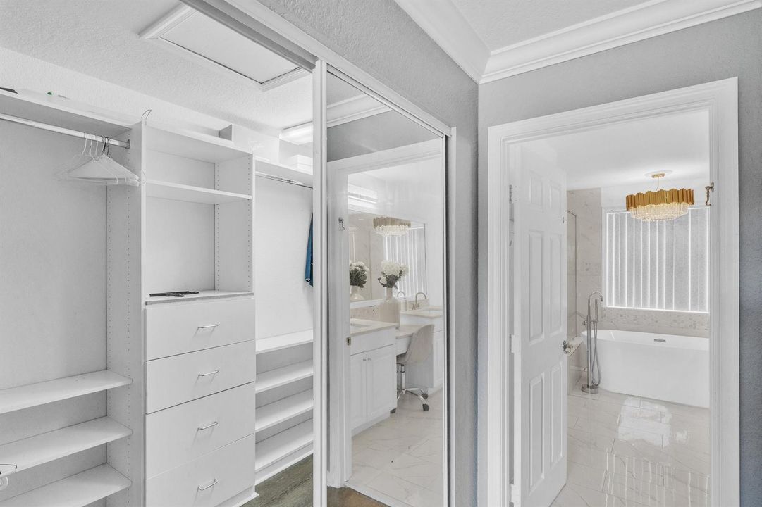 17 Primary Closet (1)
